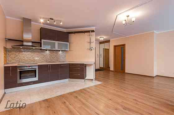 Tiek piedāvāts gaišs un ļoti saulains divistabu dzīvoklis jaunajā projektā Titurgā  klusā, zaļā un ģ Рижский район