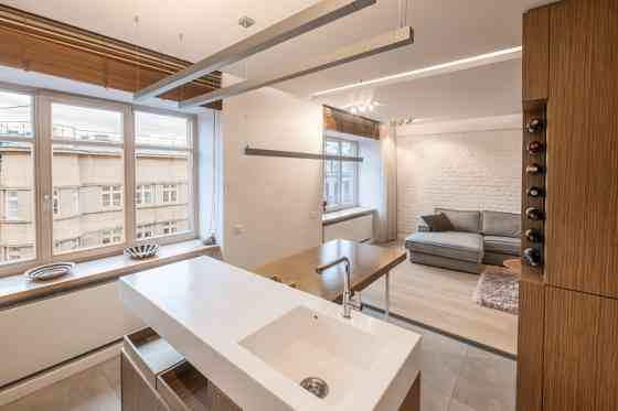 Pērle pašā Rīgas centrā!  Ekskluzīvs, gaišs 2 līmeņu penthausa tipa dzīvoklis ar visu nepieciešamo r Рига