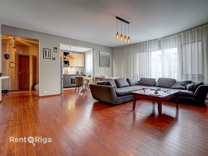 Apartment in a new development with underground parking and a storage room.  The layout includes a l Рига - изображение 2