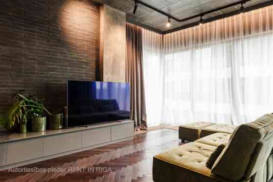 Захватывающая жизнь над крышами города  премиум-квартира в проекте Philosophers Residence. Рига