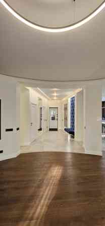 Элегантный 2х-этажный частный дом в спокойном и зелёном окружении!  Продаётся дом Юрмала