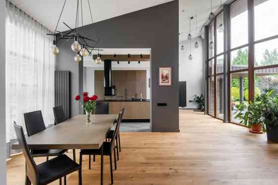 Brīnišķīga pērle Lielupes krastā!  Īpšuma sastāvā ir moderna un eleganta dzīvojamā māja ar 5 istabām Юрмала