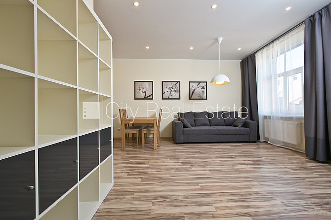 Fasādes māja, renovēta māja, slēgts pagalms, kāpņu telpa pēc kosmētiskā remonta, istabas Rīga - foto 3