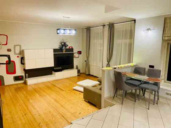 Izīrē 2 istabu dzīvokli Teikā!  Ēka tikai ar 10 dzīvokļiem klusā un drošā iekšpagalmā. Siltajā laikā Рига