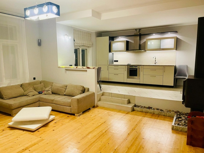 Izīrē 2 istabu dzīvokli Teikā!  Ēka tikai ar 10 dzīvokļiem klusā un drošā iekšpagalmā. Siltajā laikā Рига - изображение 1