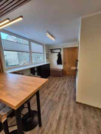 Izīrē 3 istabu dzīvokli ar 2 balkoniem!  Ienākot dzīvokli atrodas virtuve ar viesistabu, kā arī var  Рига