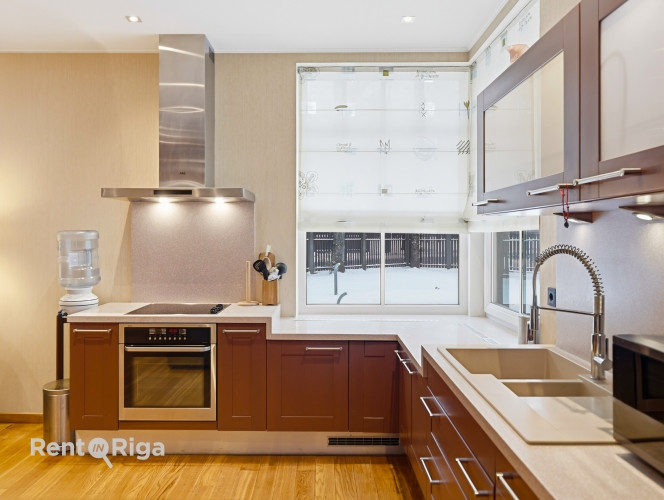 Vienā no pieprasītākajiem un sakoptākajiem Jūrmalas rajoniem  Bulduros  tiek piedāvāta Jūrmala - foto 2