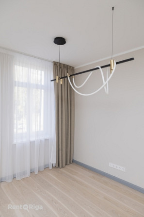 Funkcionāli pārdomāts un moderns dzīvoklis Rīgas vēsturiskajā centrā.  Piedāvājumā ir Rīga - foto 5