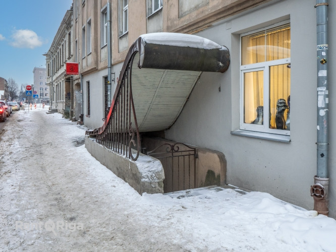 Sausas mākslinieku darbnīcas telpas perspektīvā lokācijā!  +Liela gājēju un auto plūsma; Rīga - foto 2