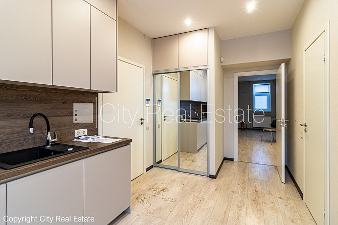 Fasādes māja, renovēta māja, slēgta teritorija, ieeja no ielas un pagalma, ir lifts, kāpņu Rīga - foto 19