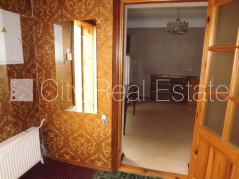 Fasādes māja, renovēta māja, slēgta teritorija, ieeja no ielas un pagalma, ir lifts, kāpņu Rīga - foto 8