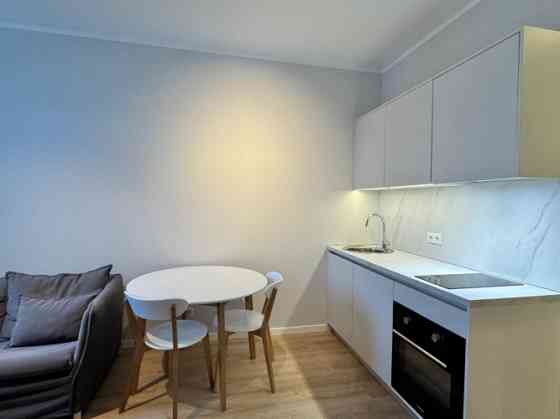 Меблированная 2-комнатная квартира в активном центре  Сдаётся элегантная и Rīga