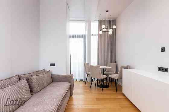 Izīrē pilnībā aprīkotu un mēbelētu studijas tipa dzīvokli pašā Rīgas centrā  Stabu ielā 2A, jaunajā  Рига