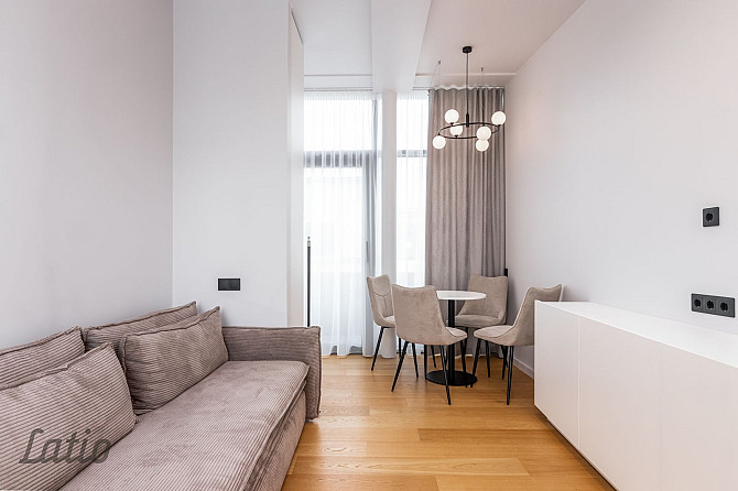 Izīrē pilnībā aprīkotu un mēbelētu studijas tipa dzīvokli pašā Rīgas centrā  Stabu ielā 2A, jaunajā  Рига - изображение 2