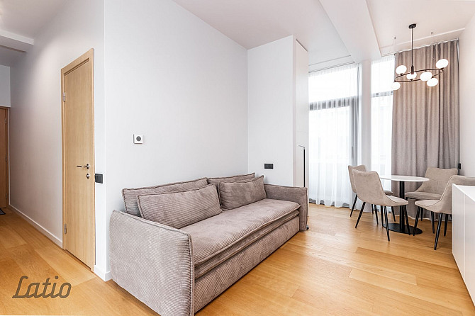 Izīrē pilnībā aprīkotu un mēbelētu studijas tipa dzīvokli pašā Rīgas centrā  Stabu ielā 2A, jaunajā  Рига - изображение 1