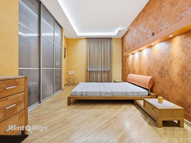Izīrē 3 istabu dzīvokli centrā!  Dzīvoklis ir plašs un mājīgs - ar savu šarmu. Ienākot, Rīga - foto 7