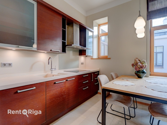 Izīrē elegantu 2 istabu dzīvokli Rīgas Klusajā centrā  Elizabetes ielā 35.  Dzīvoklis Rīga - foto 3