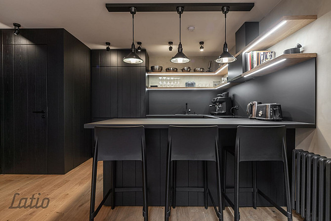 Ilgtermiņa īrei tiek piedāvāts unikāls un īpaši plašs dzīvoklis Rīgas centrā  Artilērijas ielas klus Рига - изображение 1