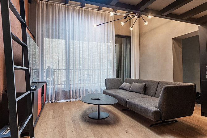 Ilgtermiņa īrei tiek piedāvāts unikāls un īpaši plašs dzīvoklis Rīgas centrā  Artilērijas ielas klus Рига - изображение 3