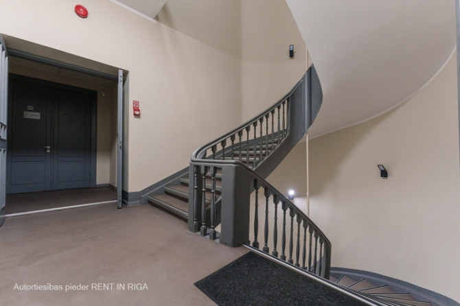 Biroja telpa reprezentablā ēkā Aspazijas bulvārī 32.  + tikko izremontētas telpas; + gaišas Rīga - foto 8