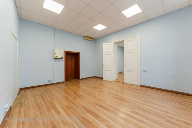 Biroja telpa reprezentablā ēkā Aspazijas bulvārī 32.  + tikko izremontētas telpas; + gaišas Rīga - foto 4