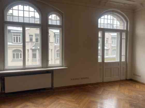 Продаётся элегантная квартира в полностью отреставрированном историческом Рига