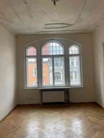 Продаётся элегантная квартира в полностью отреставрированном историческом Рига