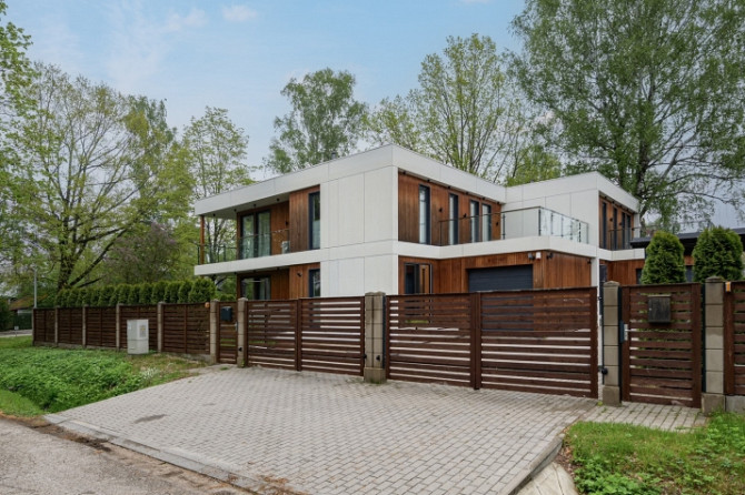 Ilgtermiņa īrei tiek piedāvāta moderna, stilīga un ļoti labi uzturēta māja Jūrmalā. Māja Jūrmala - foto 11