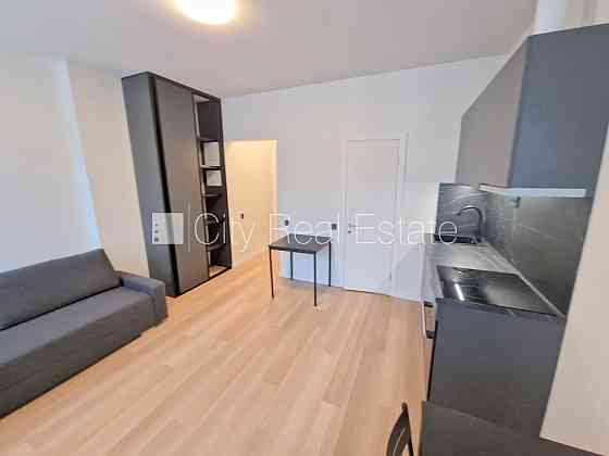 Проект - Residence Lumiere (Ресиденце Лумиере), фасадный дом, реновированный дом, вход с Rīga