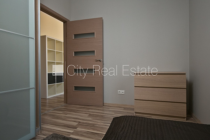 Privātmāja, labiekārtots apzaļumots pagalms, teritorijas iebrauktuves vārti aprīkoti ar Jūrmala - foto 6