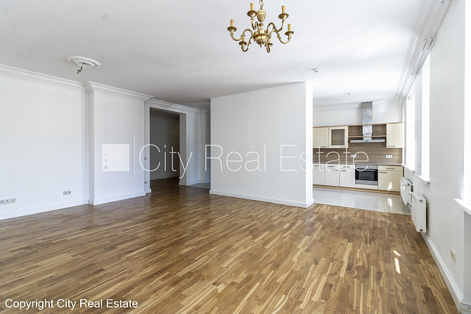 Fasādes māja, ķieģeļu mūra sienas, ieeja no ielas, ir lifts, kāpņu telpa pēc kosmētiskā Rīga - foto 13