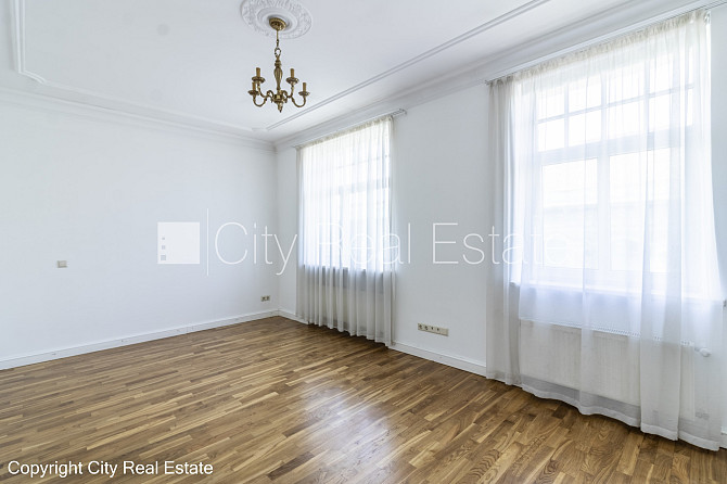 Fasādes māja, ķieģeļu mūra sienas, ieeja no ielas, ir lifts, kāpņu telpa pēc kosmētiskā Rīga - foto 10