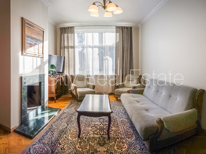 Fasādes māja, ieeja no ielas, kāpņu telpa pēc kapitālā remonta, logi vērsti uz pagalma Rīga - foto 2