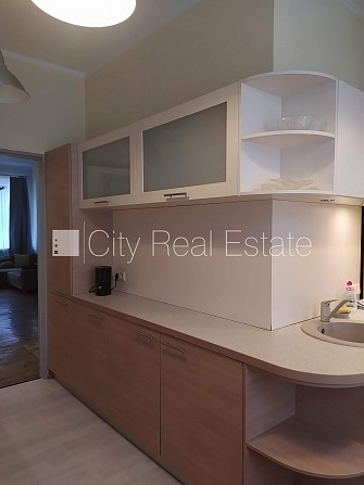 Фасадный дом, реновированный дом, вход с улицы, лифт, лестничная клетка после Рига - изображение 19