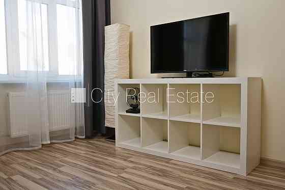 Фасадный дом, реновированный дом, фасад с декоративной штукатуркой, закрытый Рига