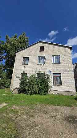 Продается жилой дом в центре Яунелгавы, состоит из 7 квартир. Отличный объект, где Яунелгава