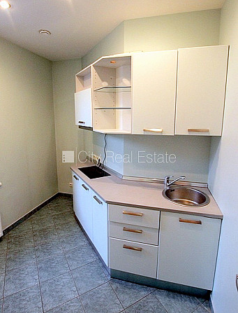 Fasādes māja, renovēta māja, nomainītas inženierkomunikācijas, labiekārtots apzaļumots Rīga - foto 3