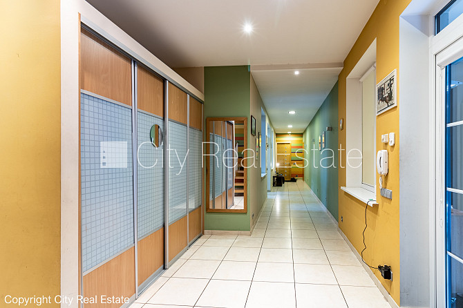 Благоустроенный озеленённый двор, территория обнесена забором, гараж на одну Юрмала - изображение 12