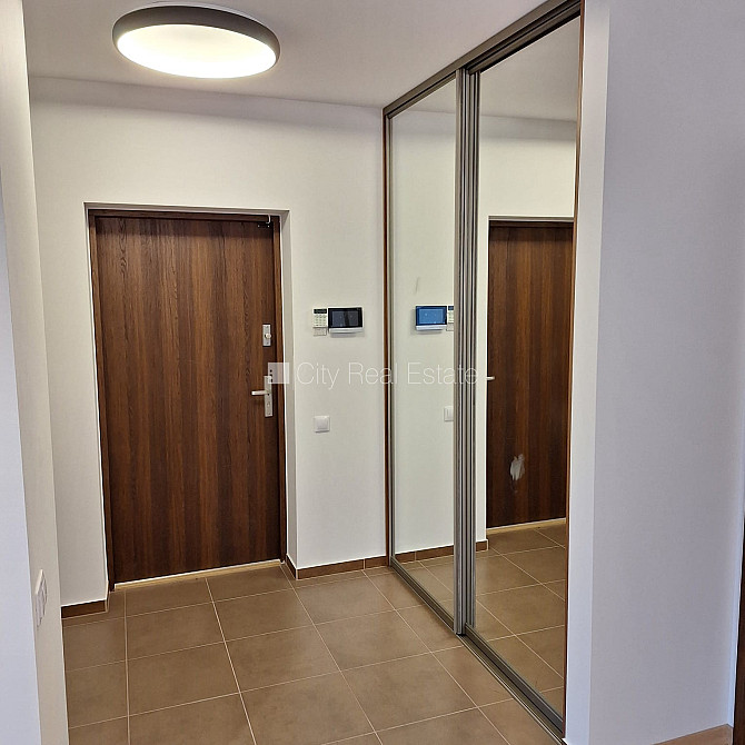 Jaunceltne, fasādes māja, slēgts pagalms, iespēja nomāt autostāvvietu, ieeja no ielas, ir Rīga - foto 15