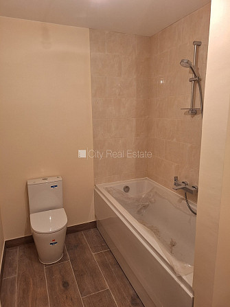 Jaunceltne, fasādes māja, slēgts pagalms, iespēja nomāt autostāvvietu, ieeja no ielas, ir Rīga - foto 11