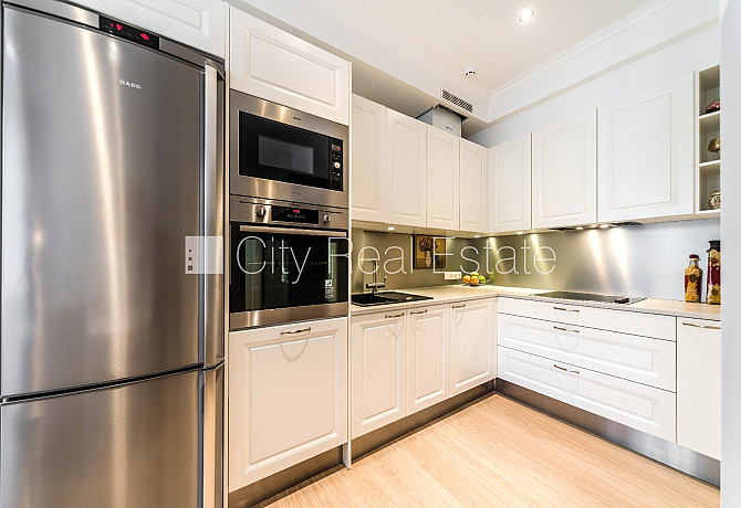 Здание во дворе, реновированный дом, благоустроенный озеленённый двор, Рига - изображение 8