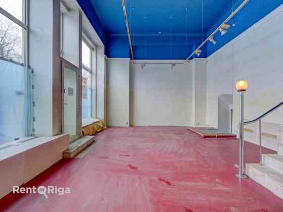 Сдаются в аренду просторные и хорошо просматриваемые коммерческие помещения в Рига