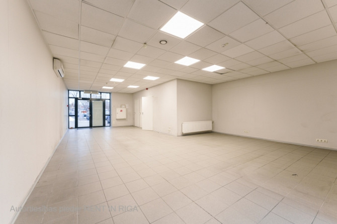 Торговые помещения на 1-м этаже в бизнес-центре Mūkusalas  Сдаются в аренду торговые / Рига - изображение 2