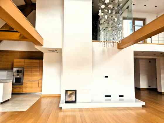 Эксклюзивная двухуровневая квартира с просторной частной террасой на крыше, Рига