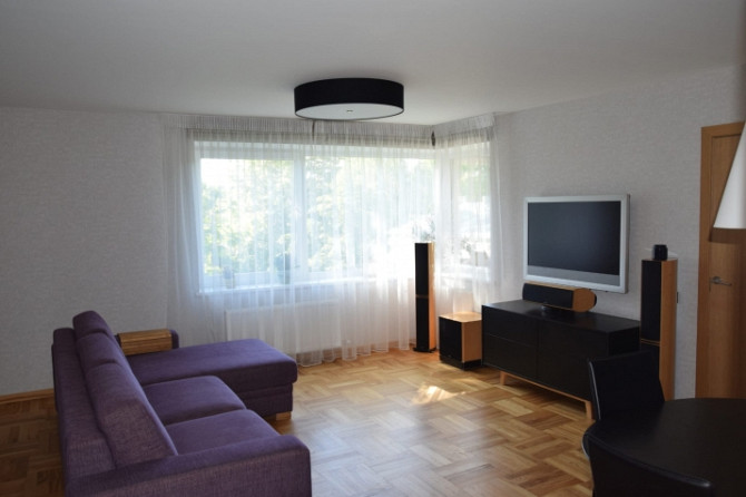 Izīrē 3 istabu dzīvokli Teikā ar garāžu!  Dzīvoklī 2 guļamistabas, kabinets un plaša Rīga - foto 1