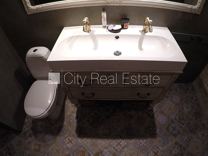 Фасадный дом, благоустроенная озеленённая территория, гаражные ворота оснащены Рига - изображение 15