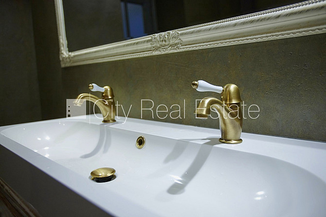 Фасадный дом, благоустроенная озеленённая территория, гаражные ворота оснащены Рига - изображение 16