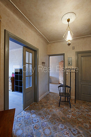 Фасадный дом, благоустроенная озеленённая территория, гаражные ворота оснащены Рига - изображение 10