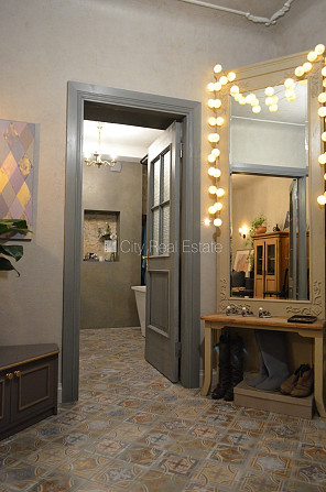 Фасадный дом, благоустроенная озеленённая территория, гаражные ворота оснащены Рига - изображение 11