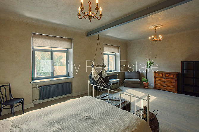 Фасадный дом, благоустроенная озеленённая территория, гаражные ворота оснащены Рига - изображение 3